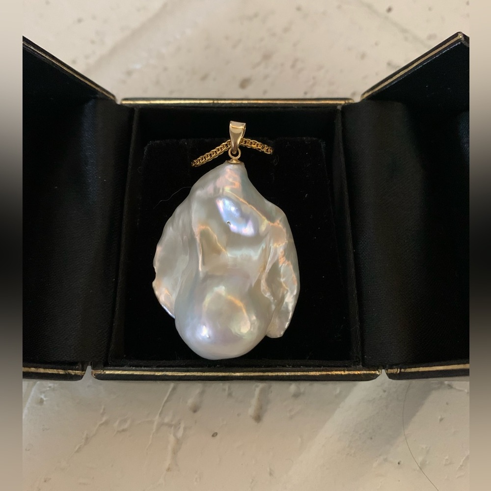 Stunning Freshwater Baroque Pearl Pendant - NEW